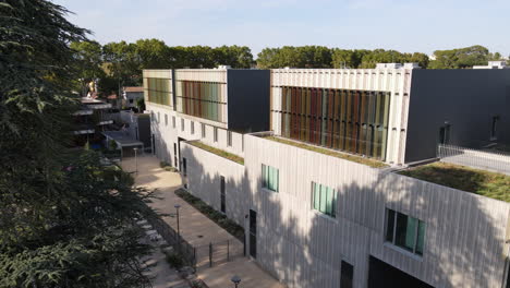 Descubriendo-Un-Nuevo-Edificio-Moderno-En-Montpellier-Toma-Aérea